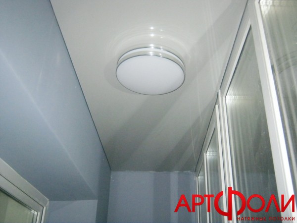 Натяжные потолки на балкон