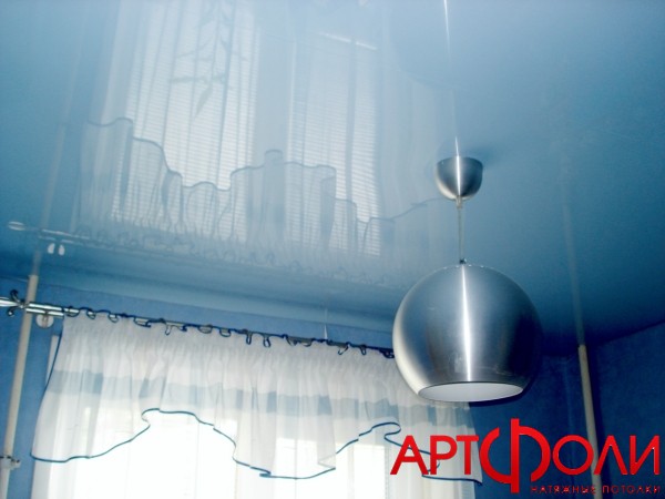 Цветные натяжные потолки в Белгороде