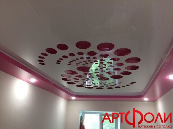 Натяжной потолок в зал