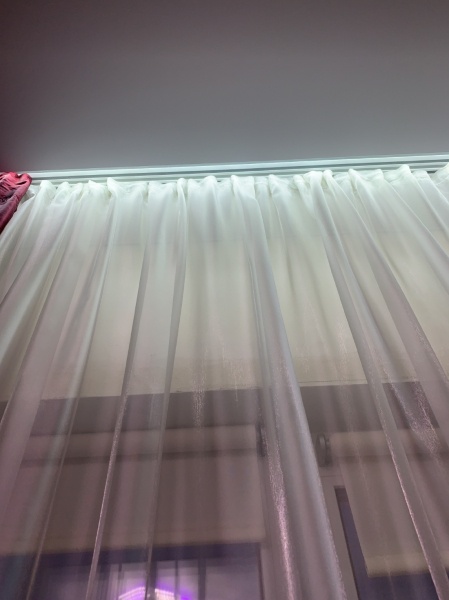 Фото потолка со скрытой нишей под карниз