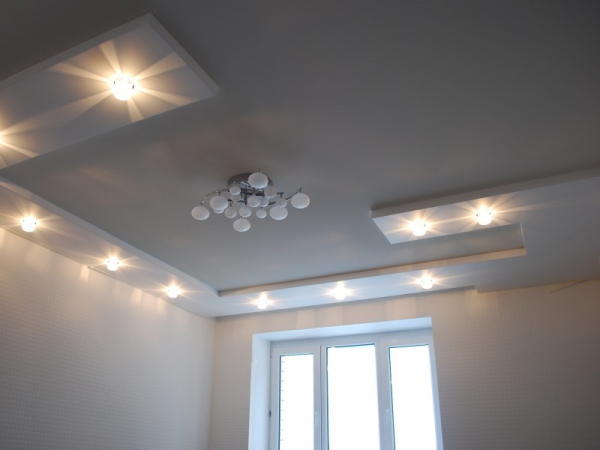 Фото двухуровневого натяжного потолка в спальню