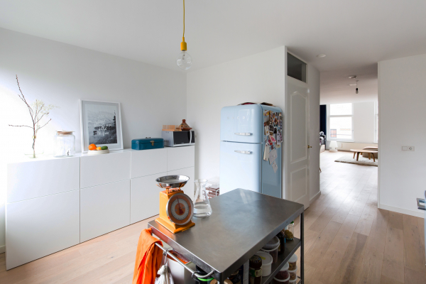 Натяжные потолки в современном стиле